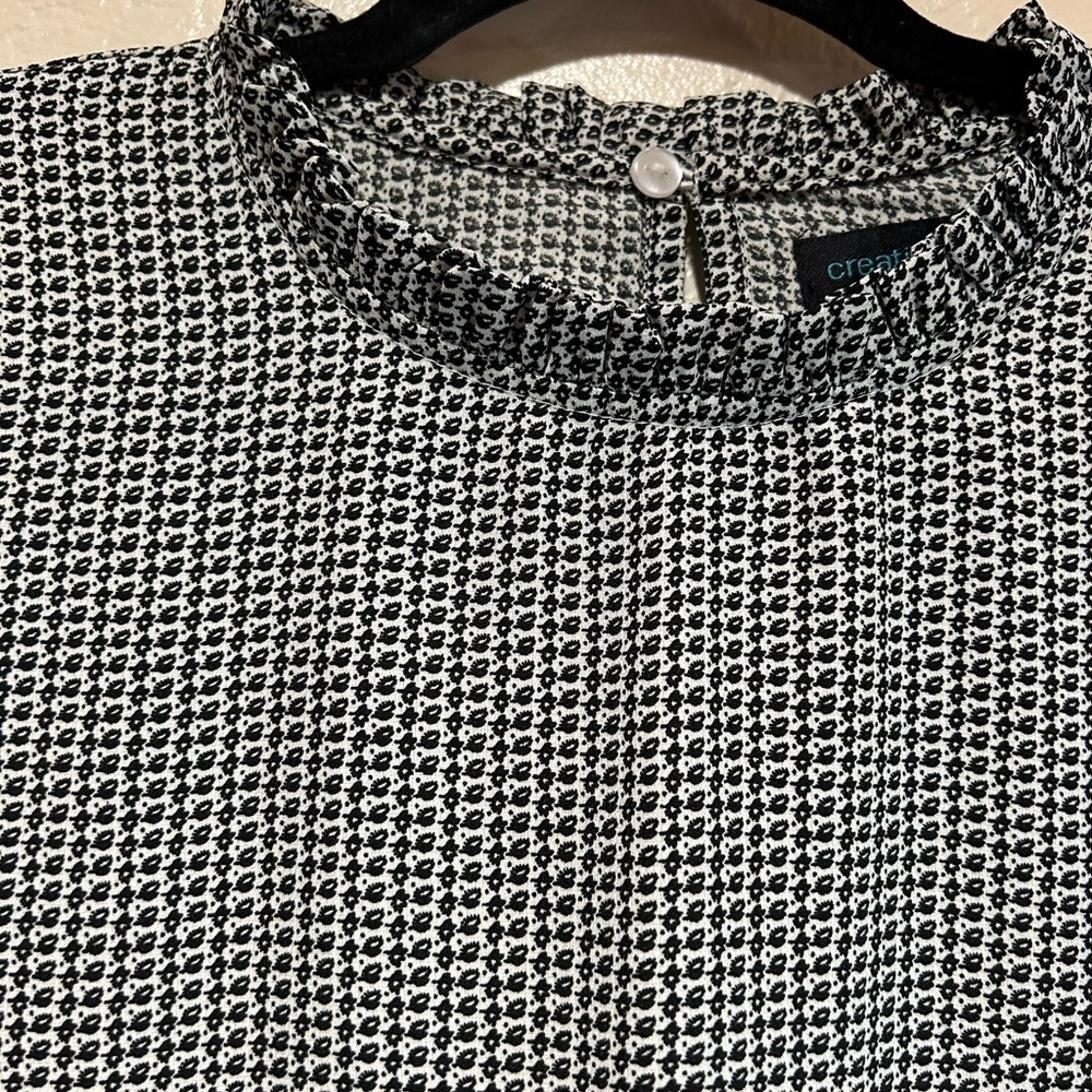 Creation‎ blouse mock neck size 14 key hole - Picture 6 of 8